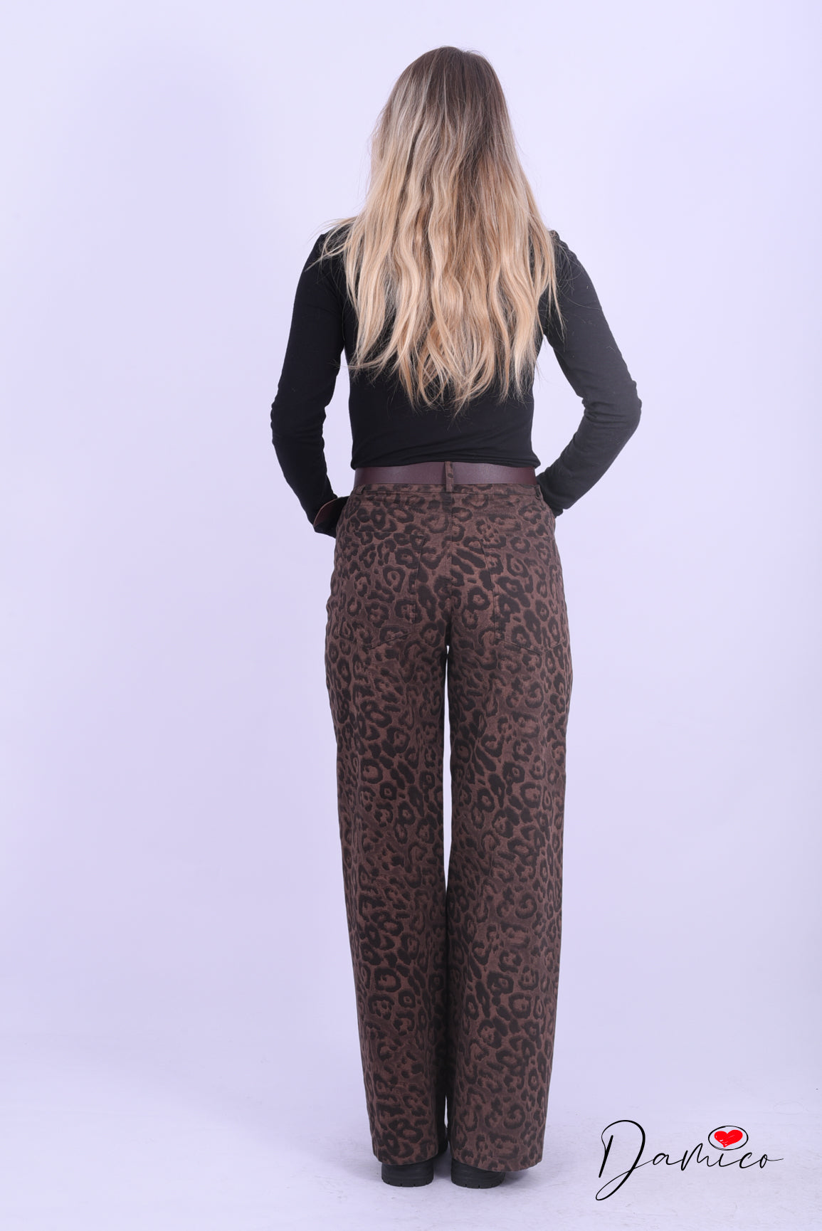 Pantalone leopardato a Palazzo